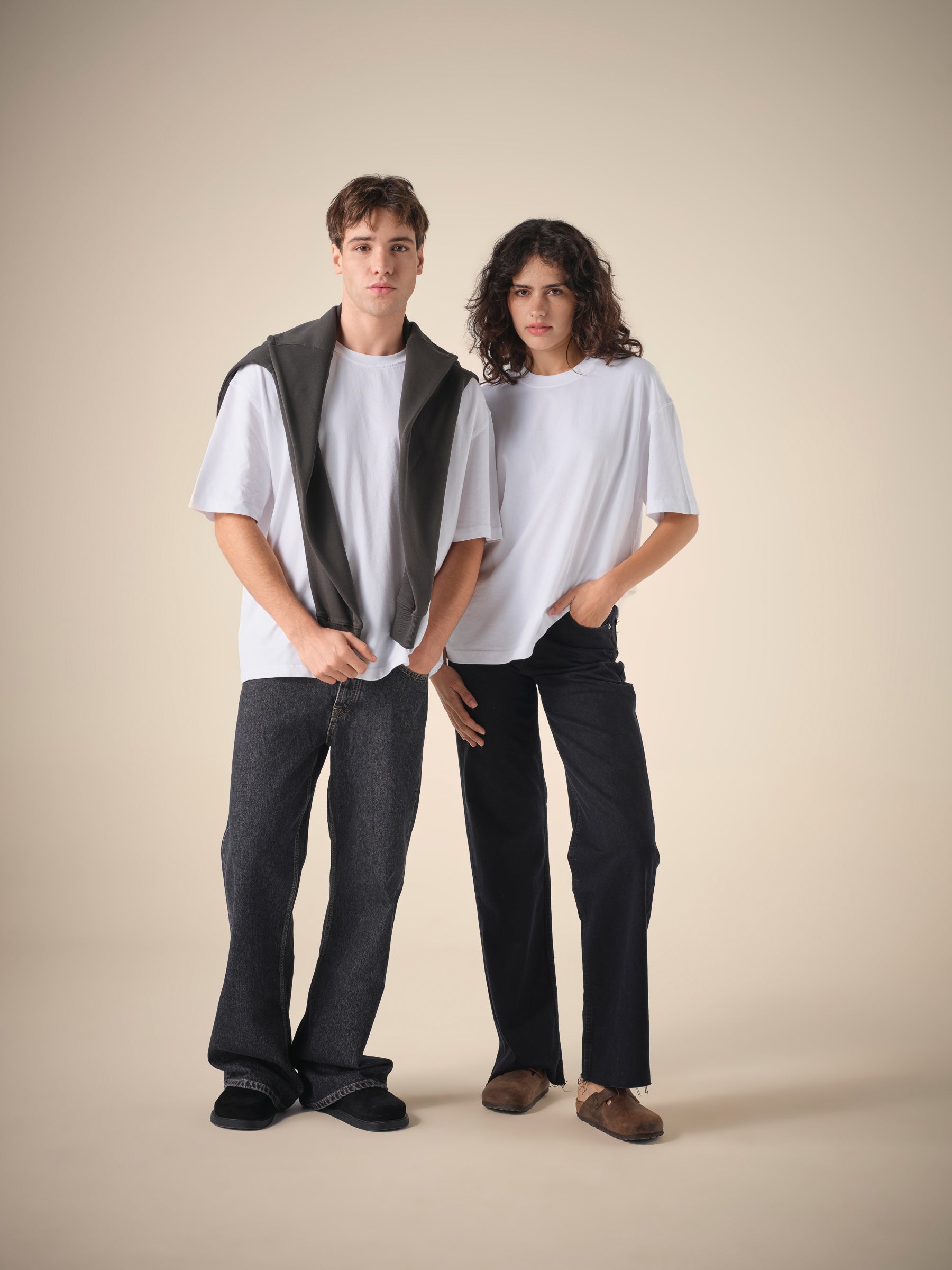 235/302 UNISEX OVERSIZED T-SHIRT